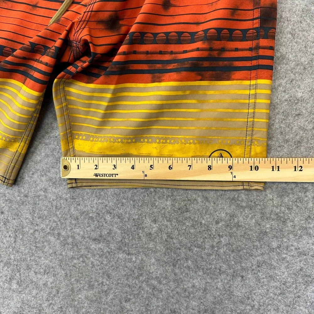 Volcom Lido Stripe Board Shorts Mens 32‎ Multi Color 4-Way Stretch Surf Swim